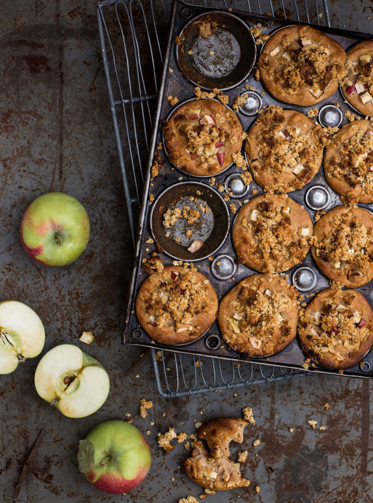 Muffins cu mere coapte și pesmet crocant