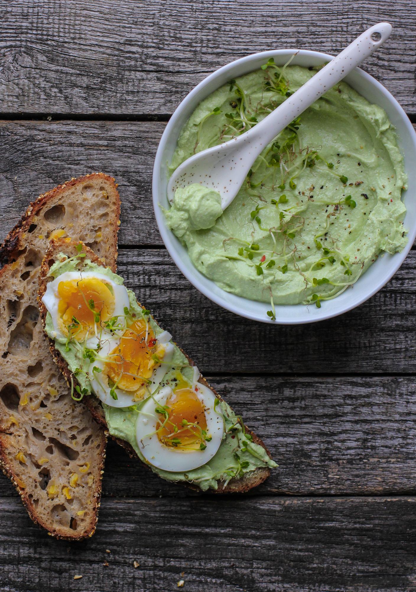 Pastă de avocado