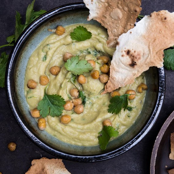 Hummus din avocado și năut