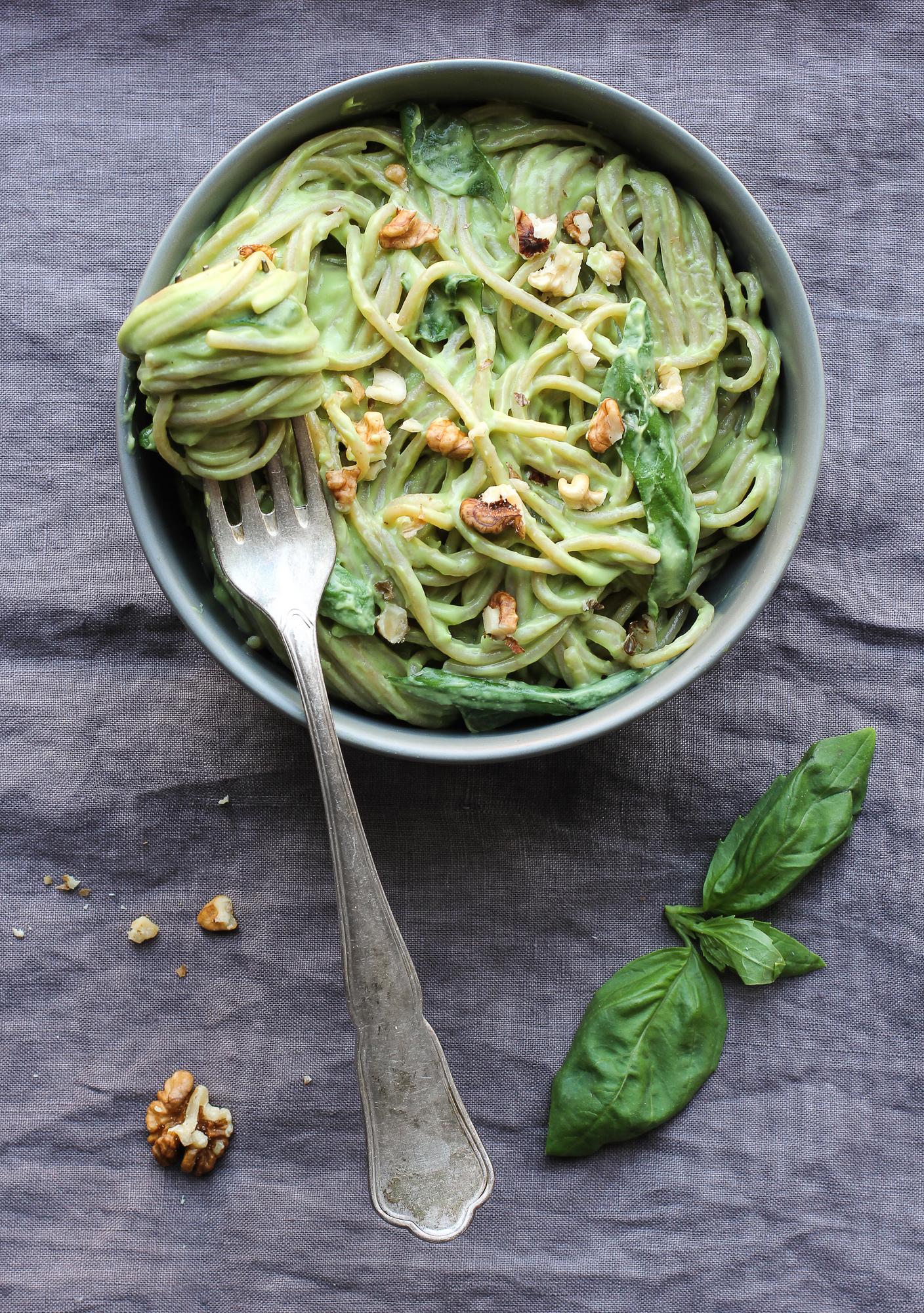 Paste cu sos de avocado