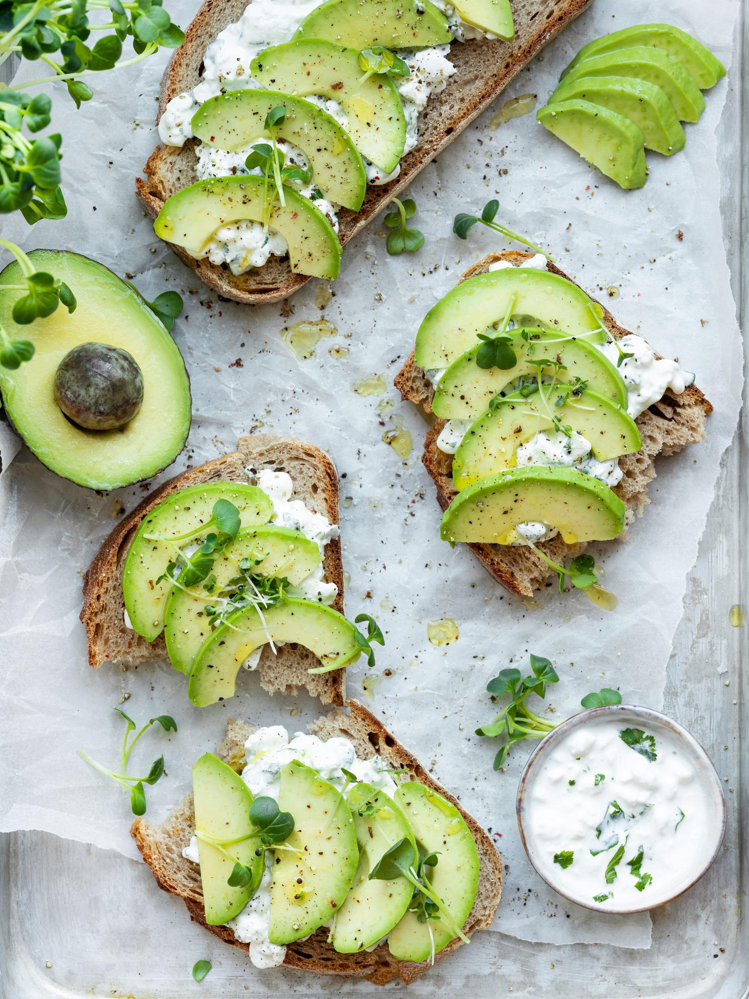 Tartinată de avocado cu coriandru
