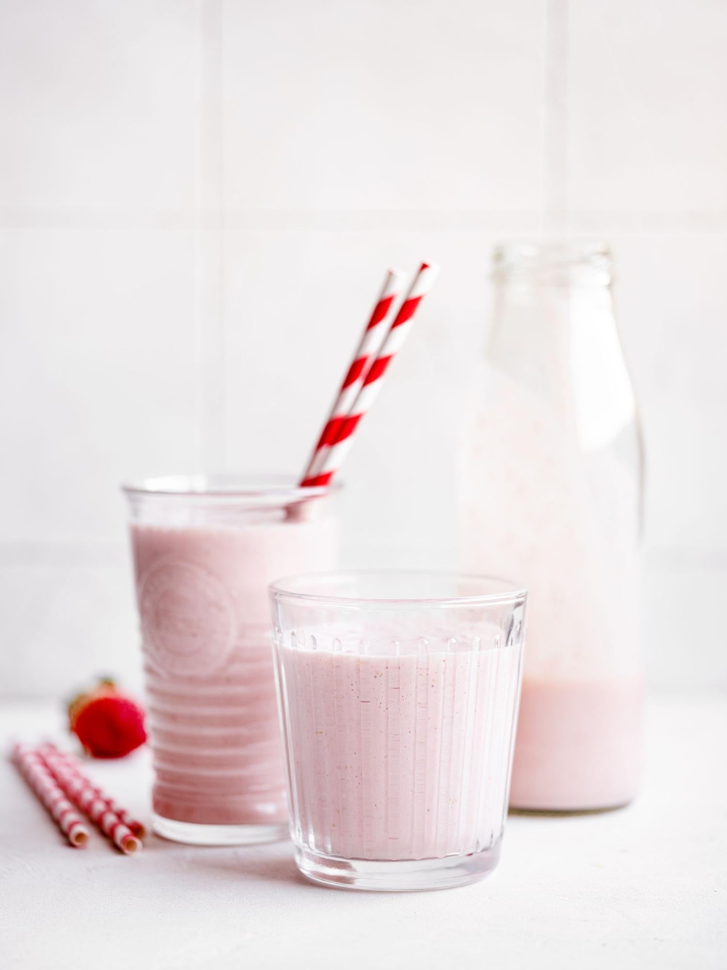 Smoothie cu banane și căpșuni