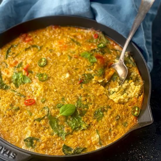 Budincă de conopidă cu curry, mozzarella și chilli