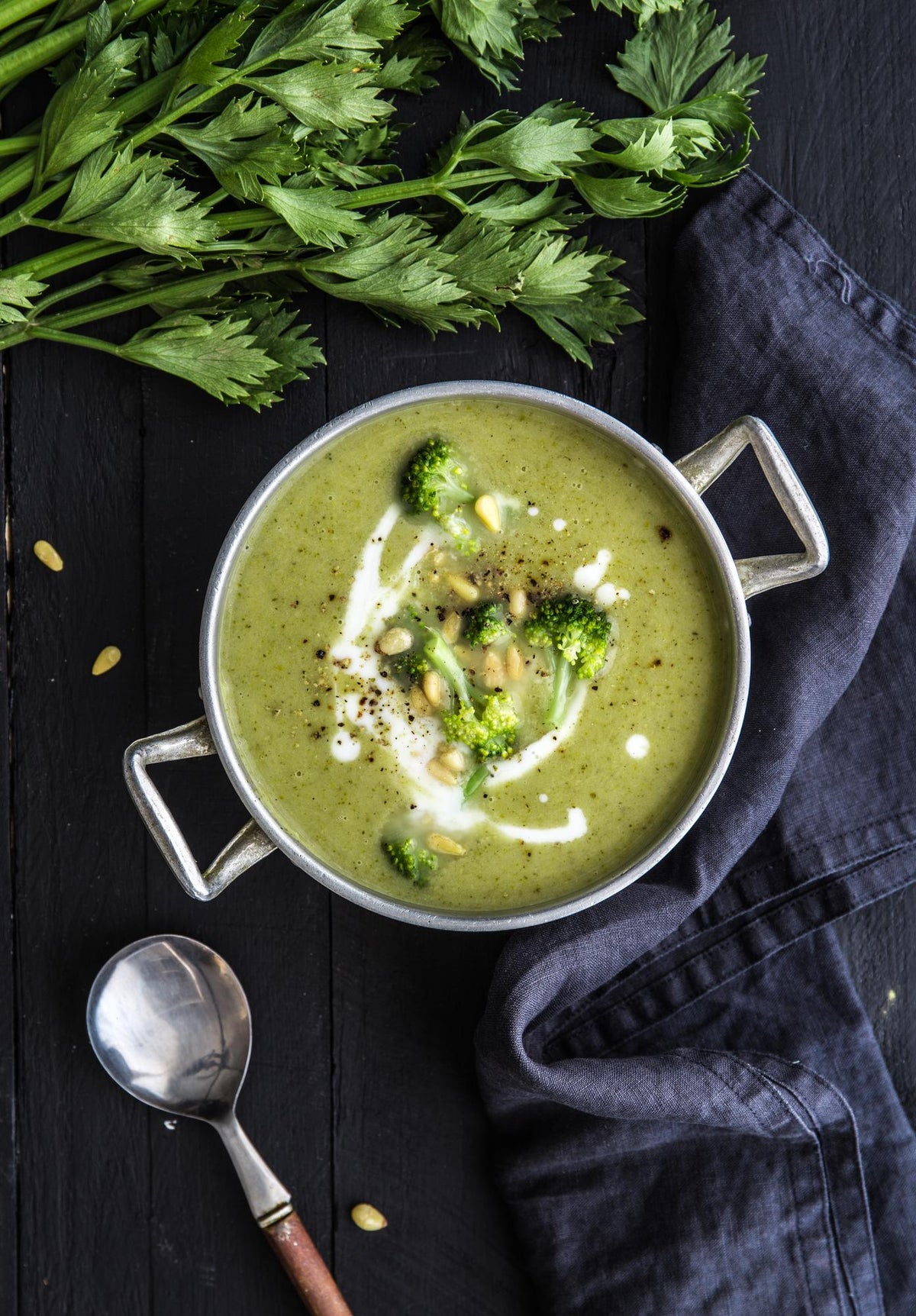 Supă cremă de broccoli cu țelină