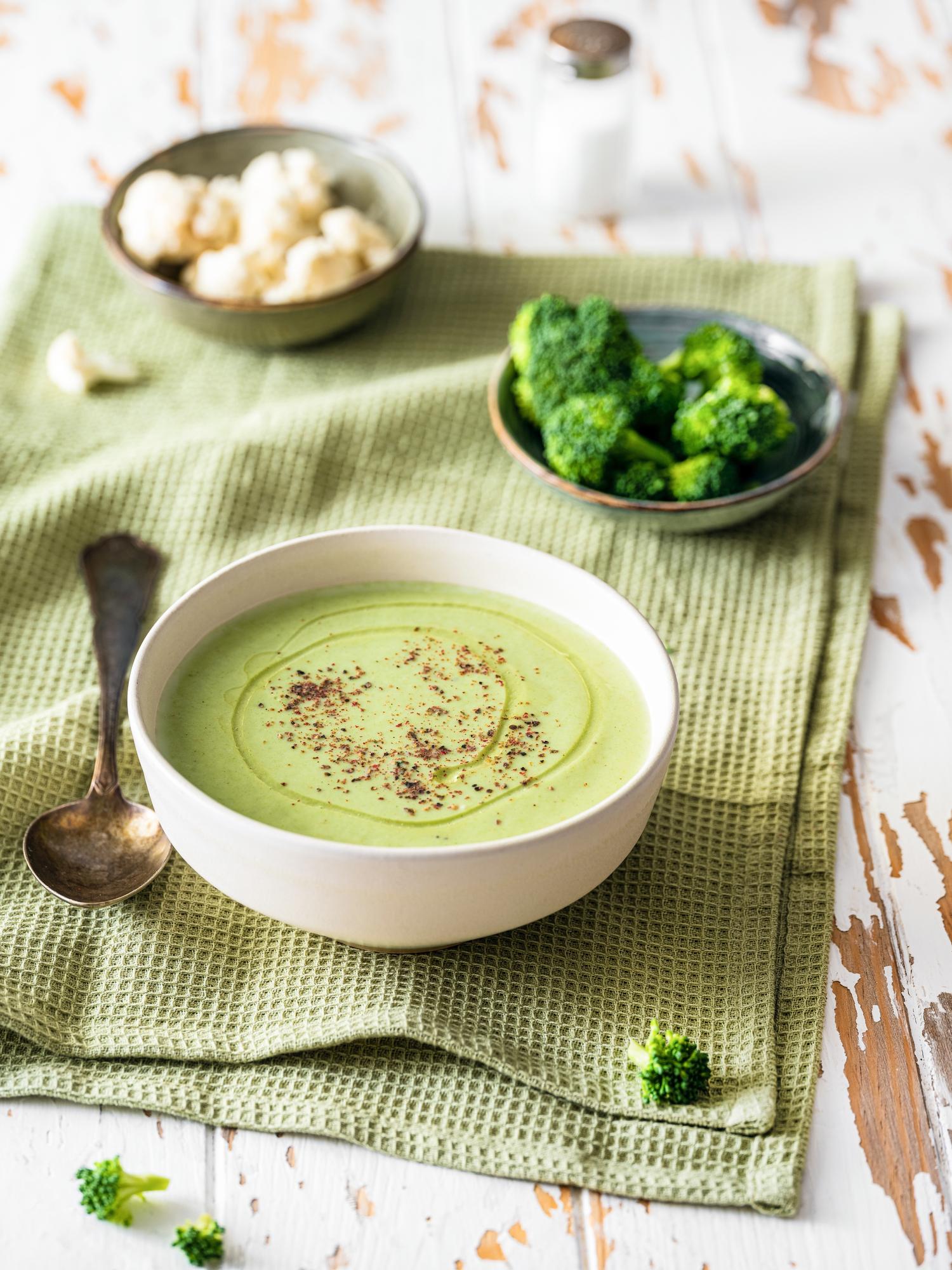 Supă de broccoli și conopidă