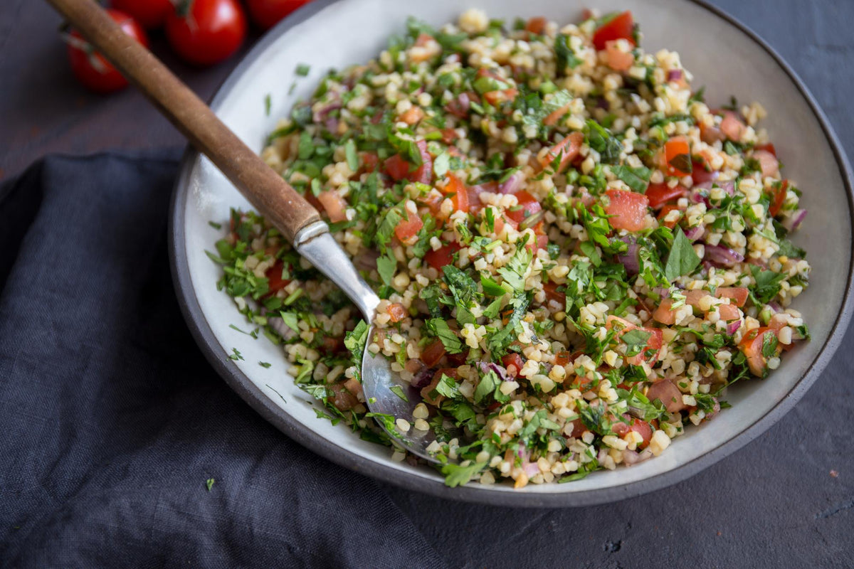 Salată de bulgur cu roșii și pătrunjel