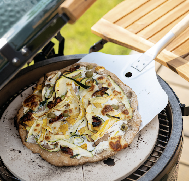 Pizza integrală cu ricotta și dovlecei
