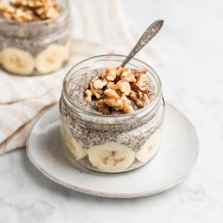 Budincă de chia cu nuci și banane
