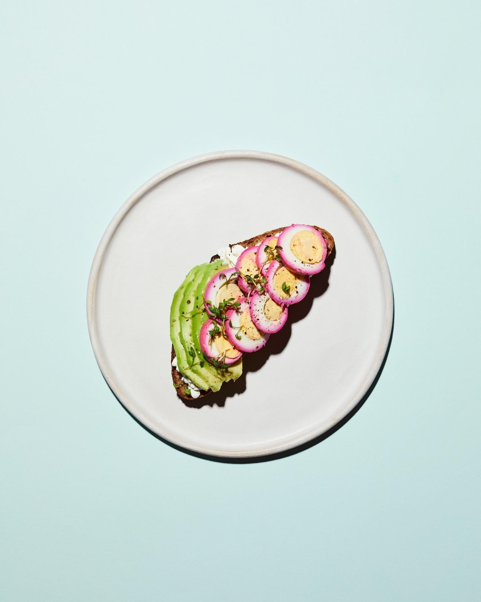 Pâine cu ouă și avocado