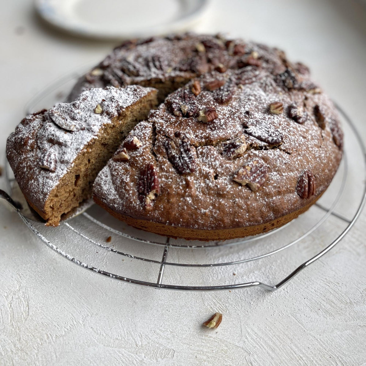 Prăjitură cu curmale și nuci pecan