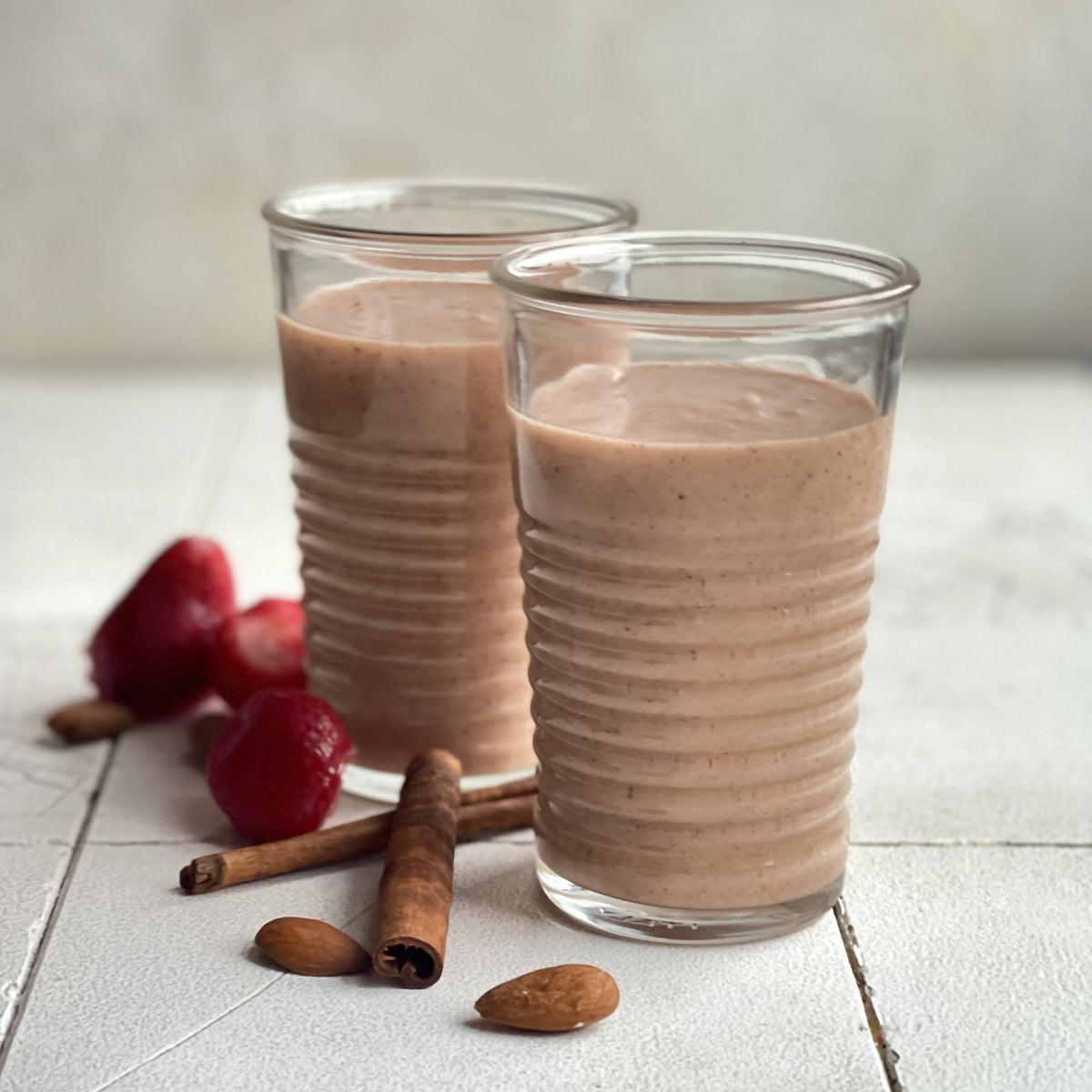 Smoothie cu căpșuni și scorțișoară