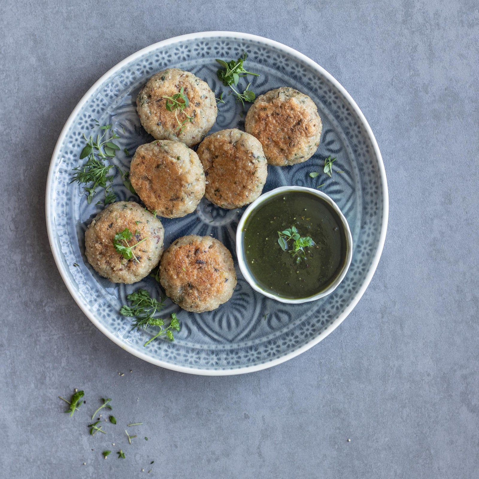 Chifteluțe de știucă-perch cu pesto de ierburi