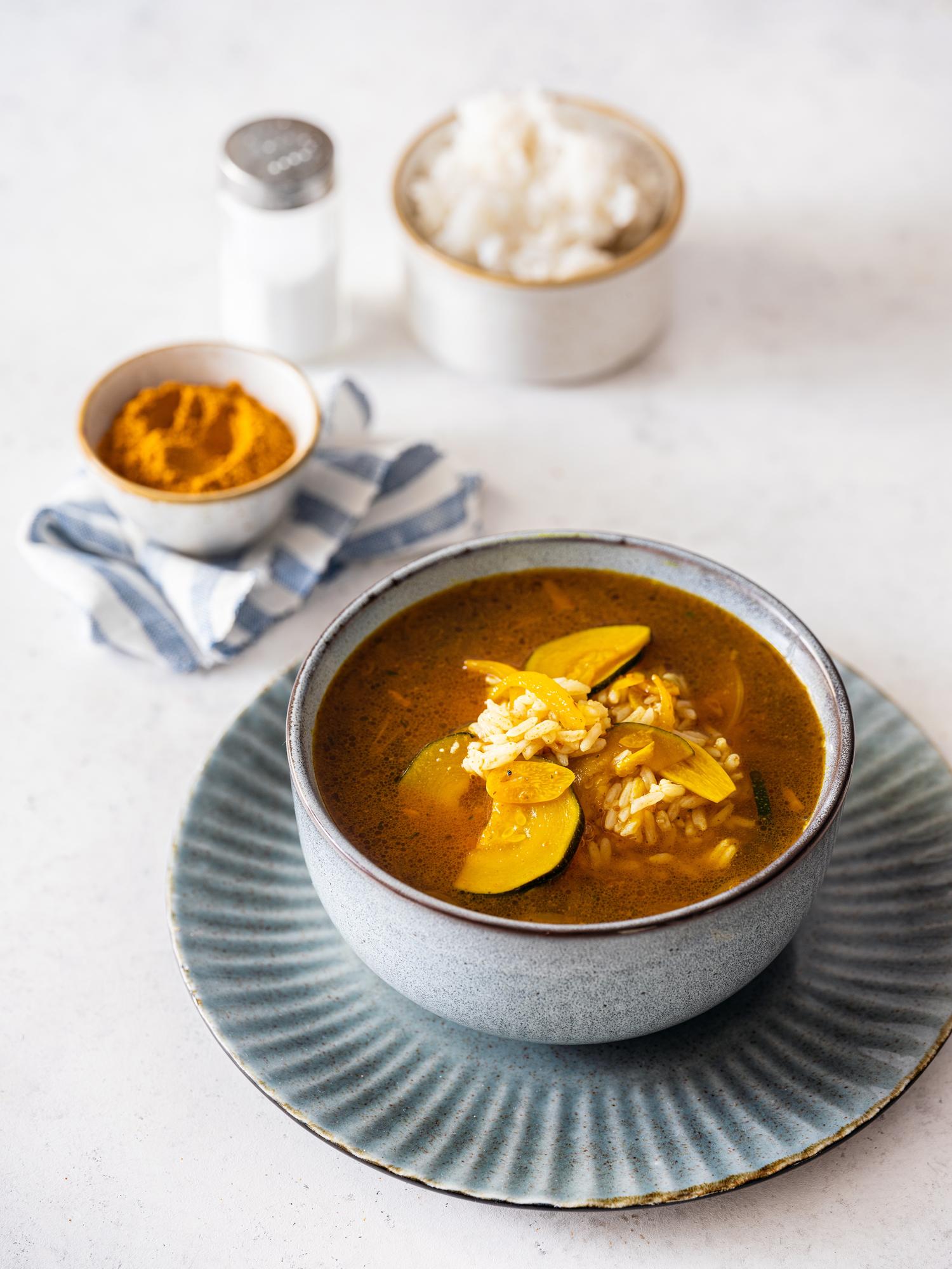 Supă curry din orez rămas