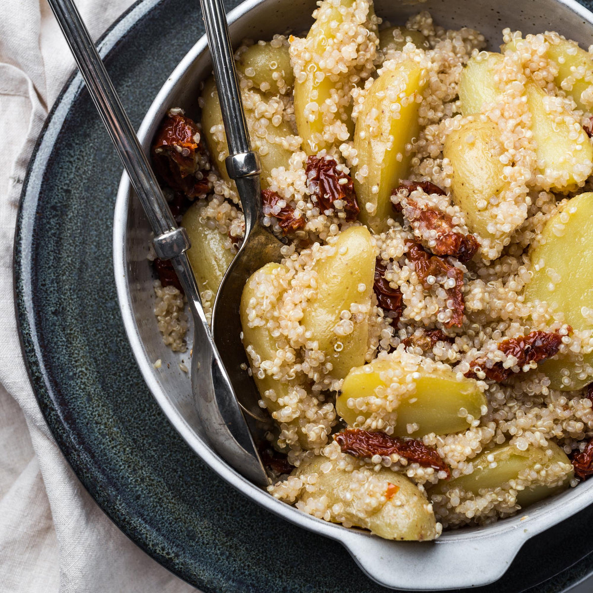 Salată de cartofi cu quinoa
