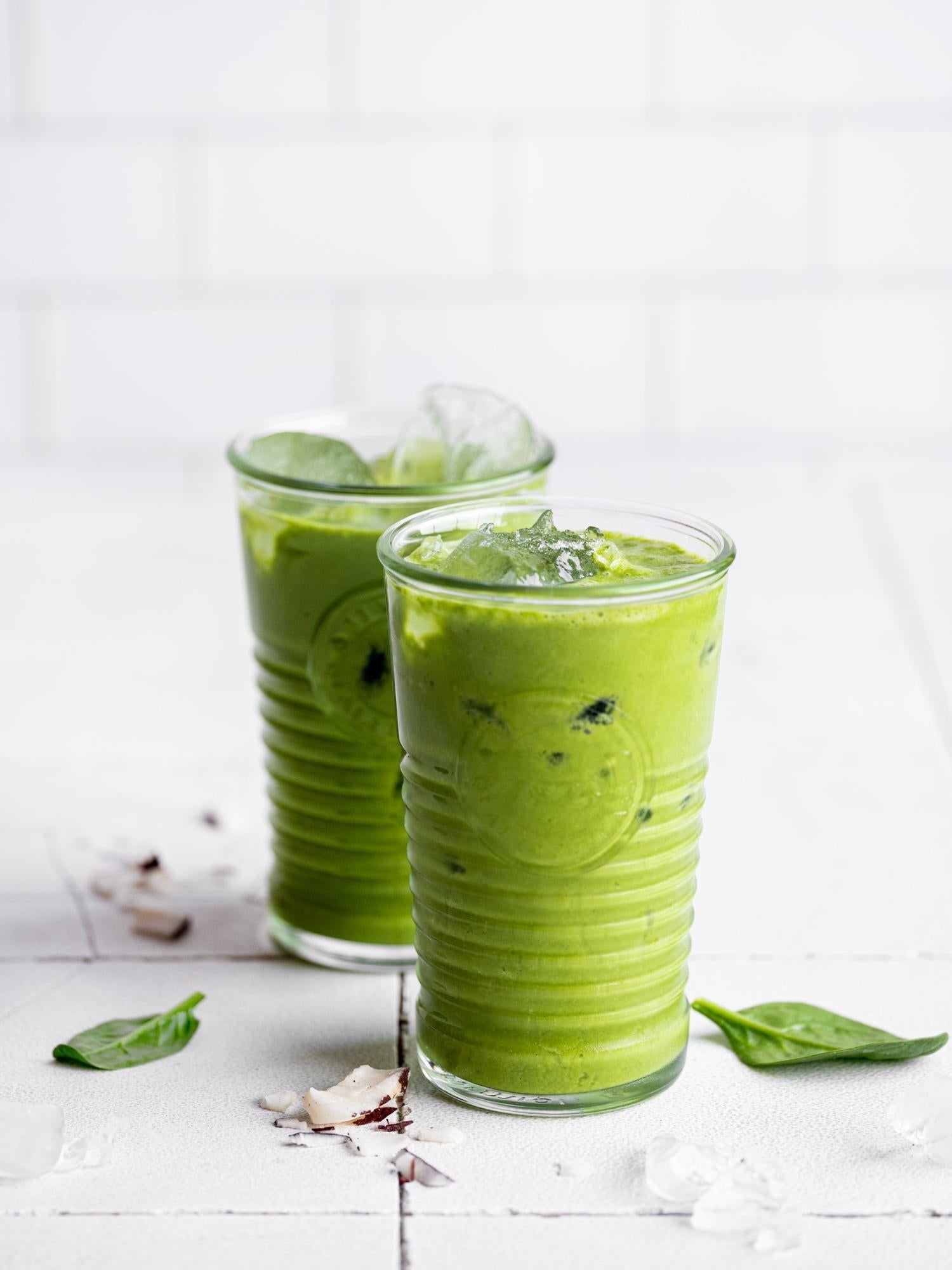 Smoothie rece de cocos și spanac
