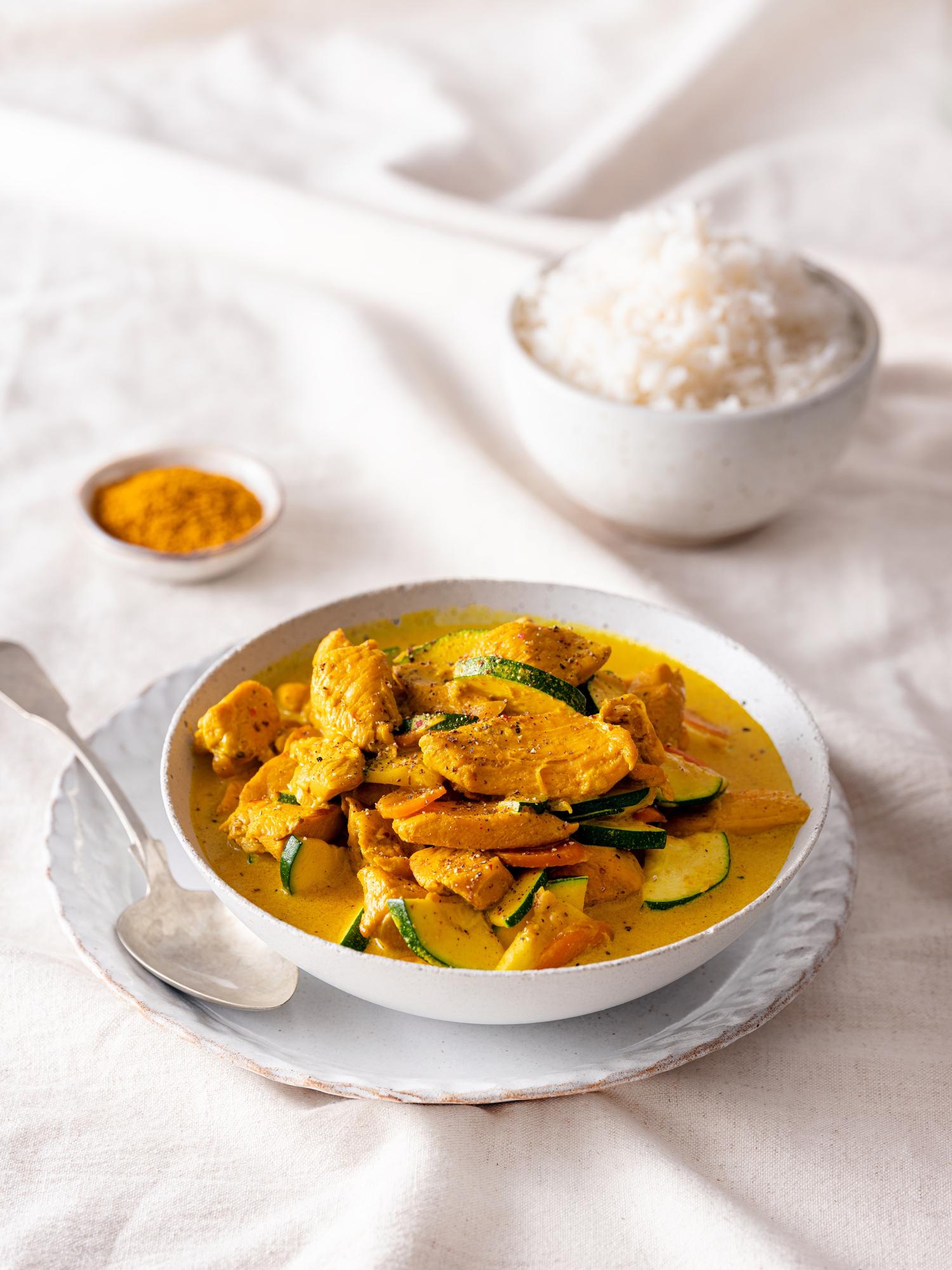 Bucăți de pui în sos de curry