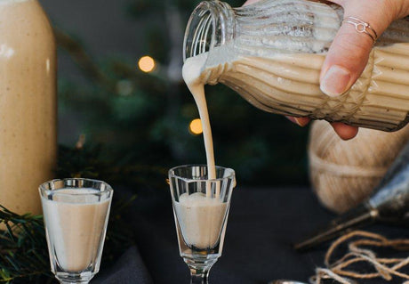Lichior de ouă de casă cu lapte de cocos