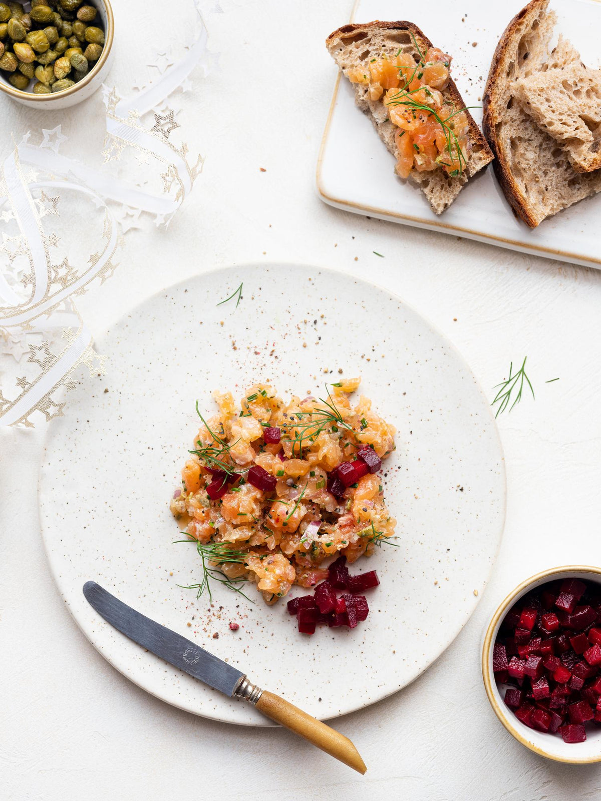 Tartare de somon cu sfeclă roșie