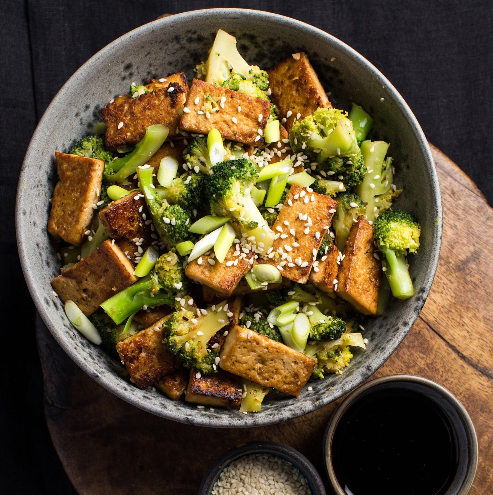Tofu marinat cu broccoli