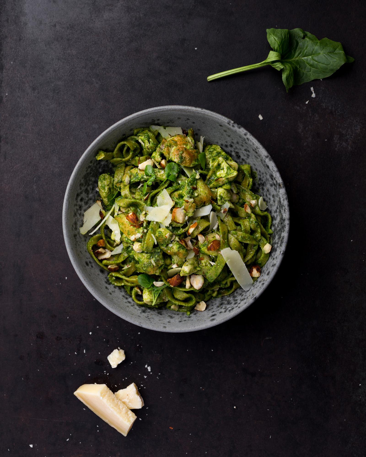 Paste cu pui și pesto de spanac