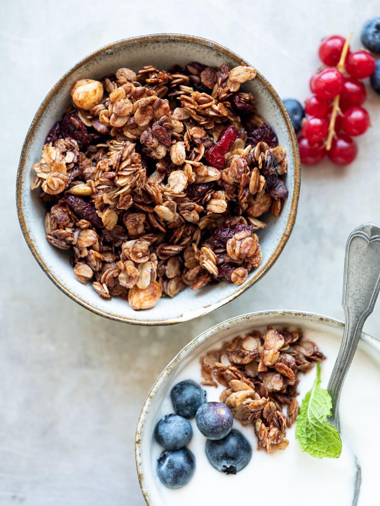 Granola cu nuci și scorțișoară