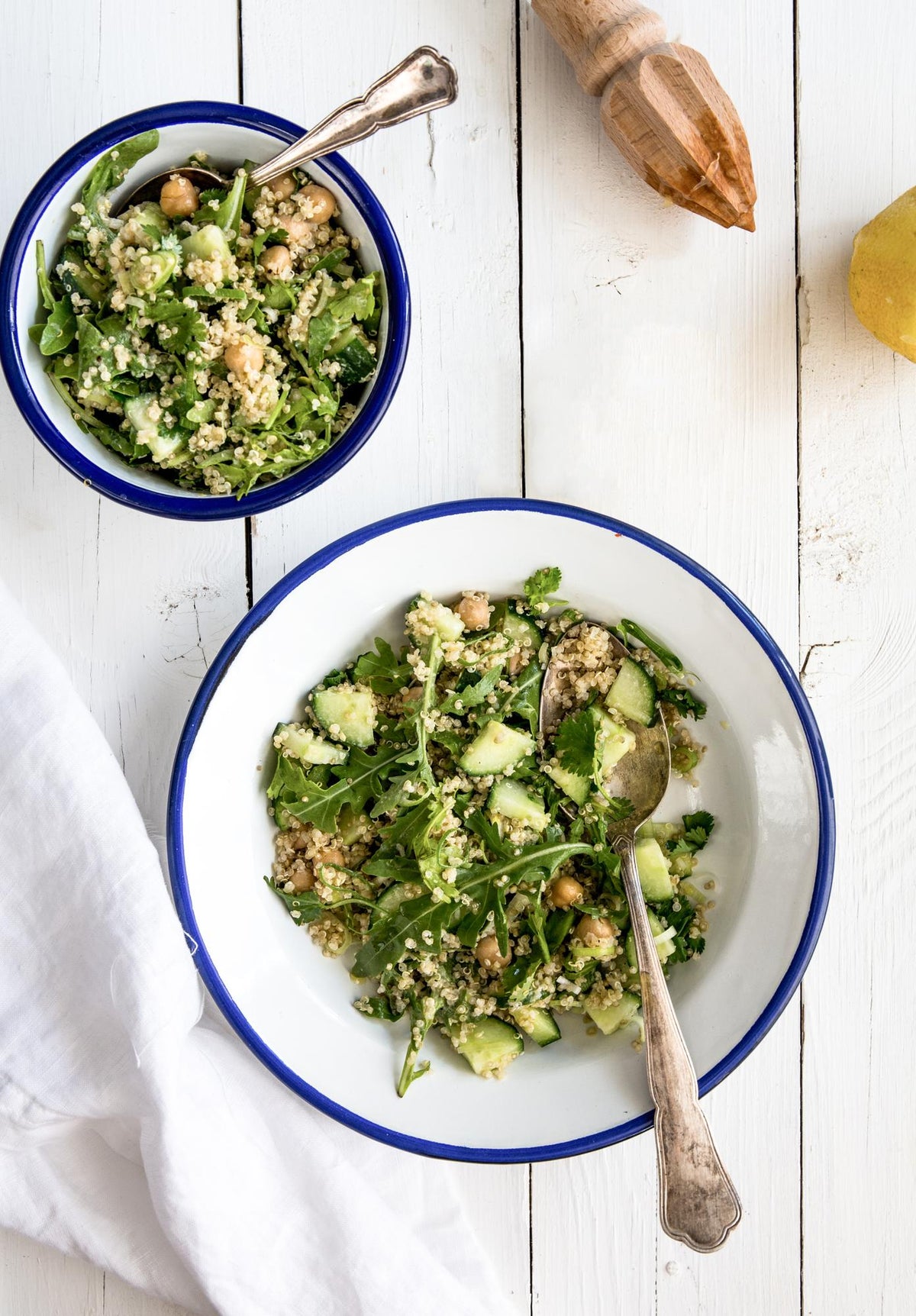 Salată de quinoa cu sos tahini