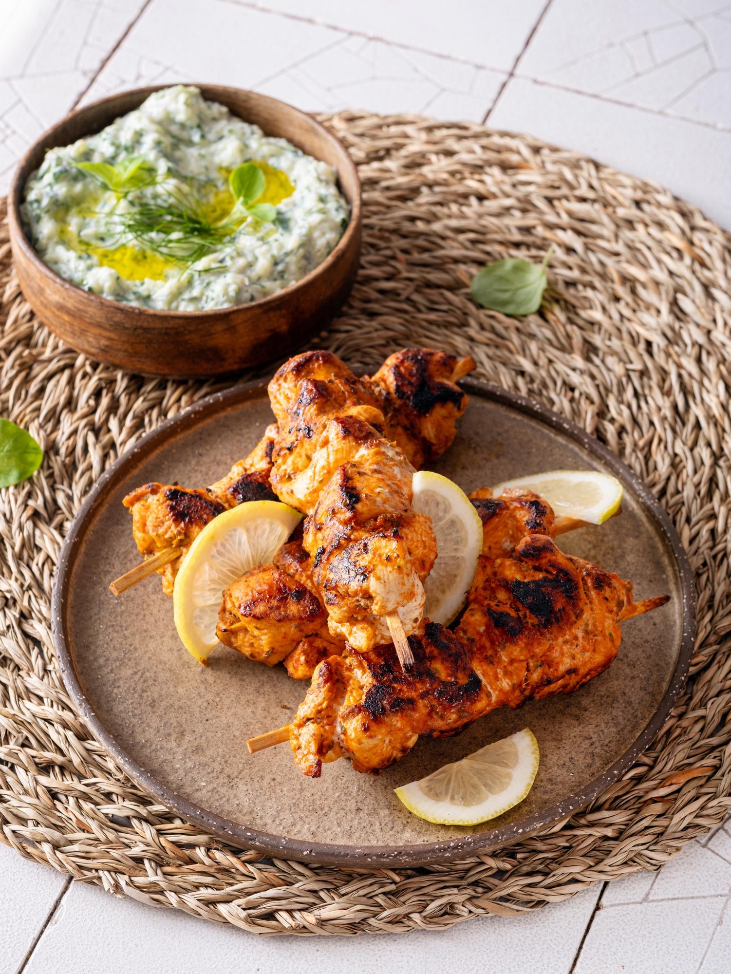 Souvlaki grecesc de pui cu tzatziki