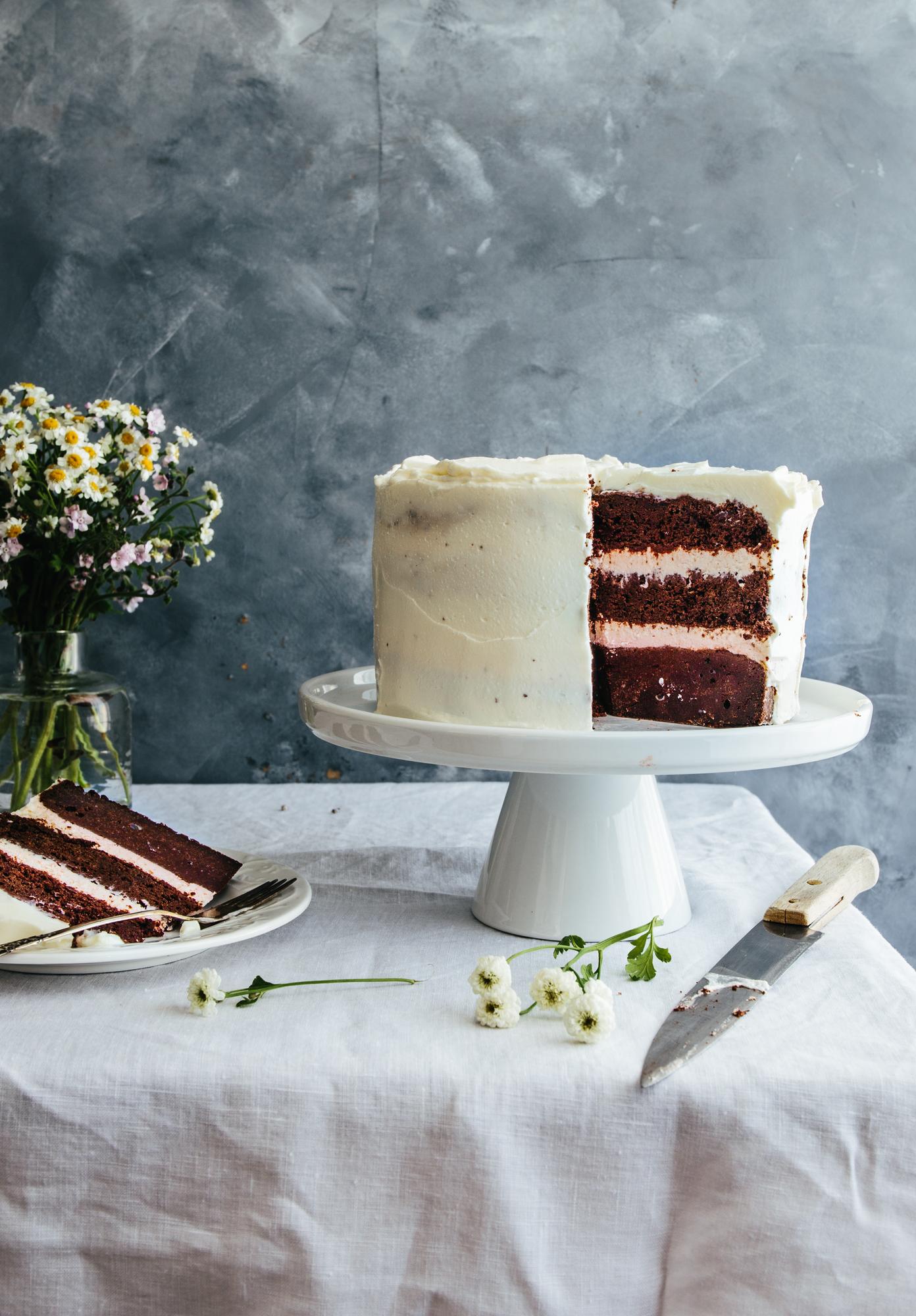 Tort red velvet cu straturi