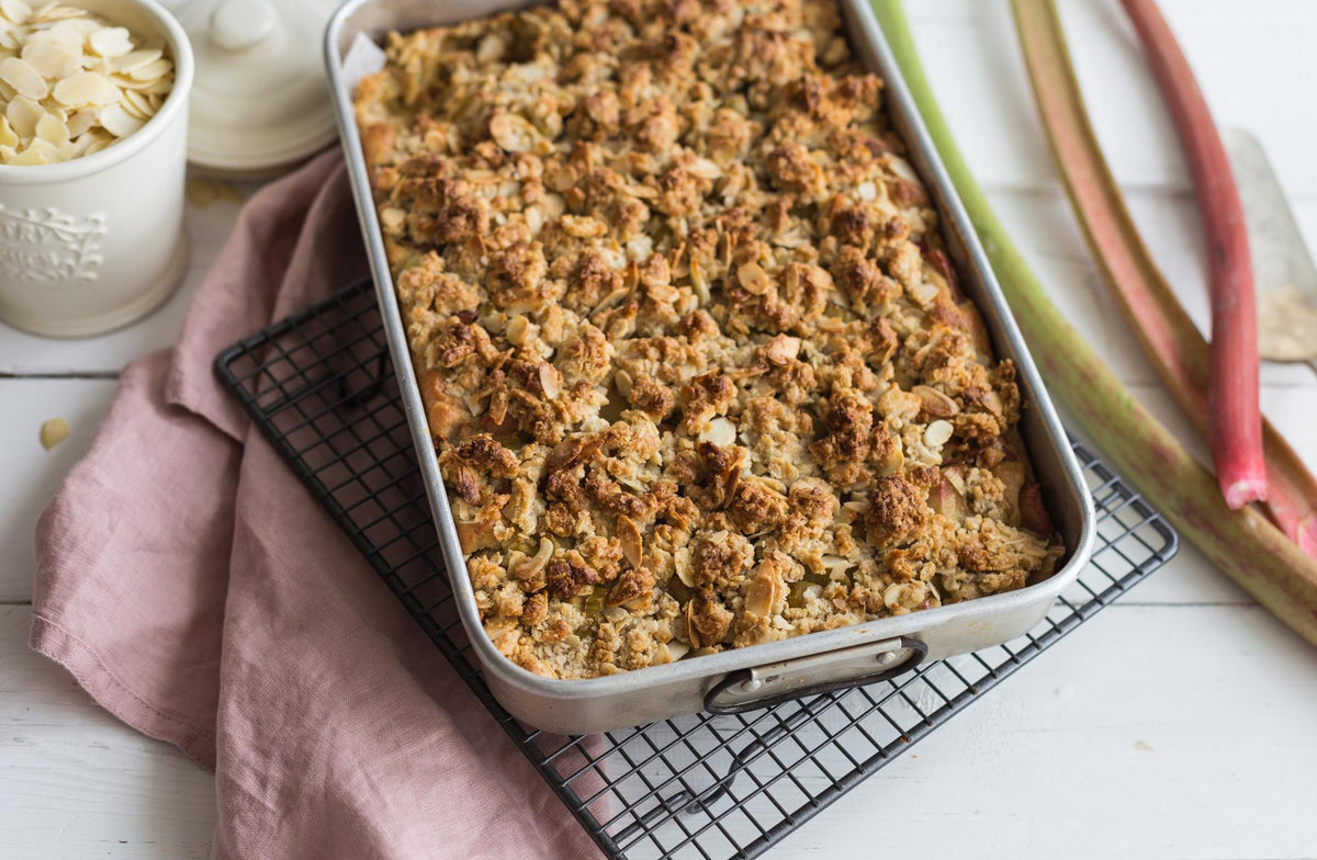 Prăjitură de rubarbă cu crumble