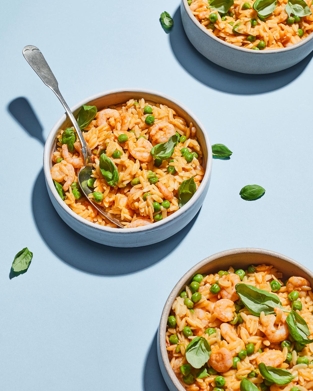 Rizoto din paste orzo cu creveți și mazăre