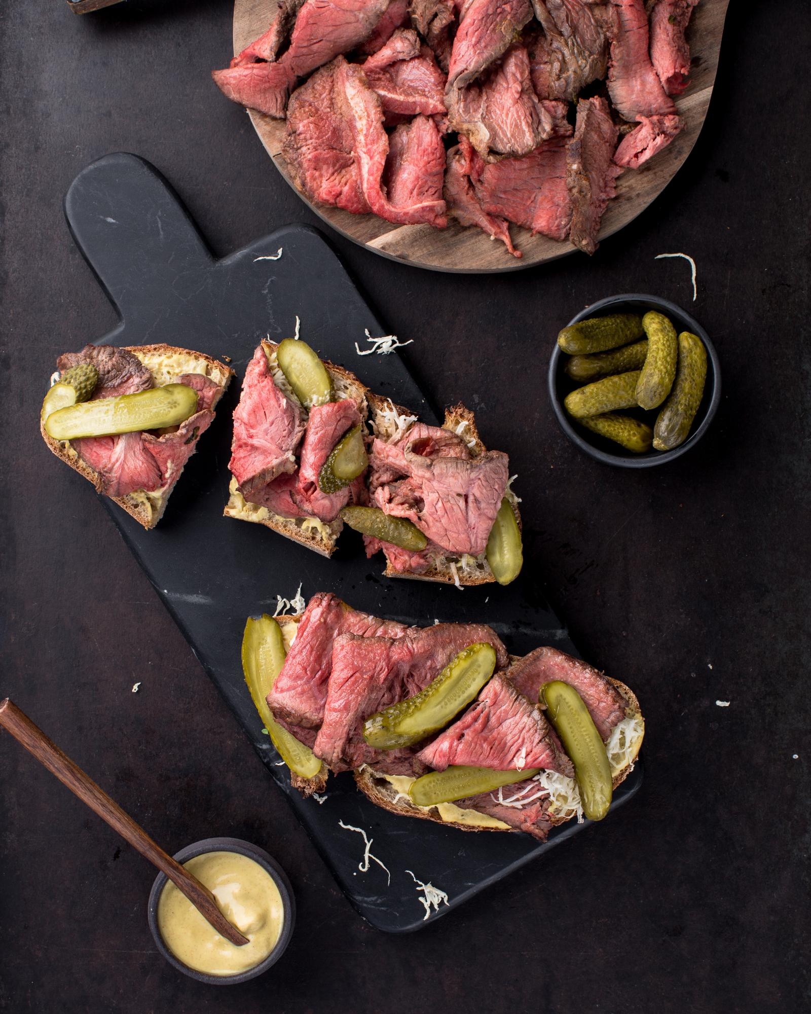 Roastbeef cu hrean și castraveți