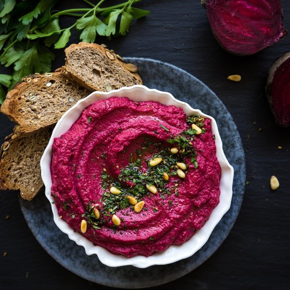 Hummus de sfeclă cu rozmarin
