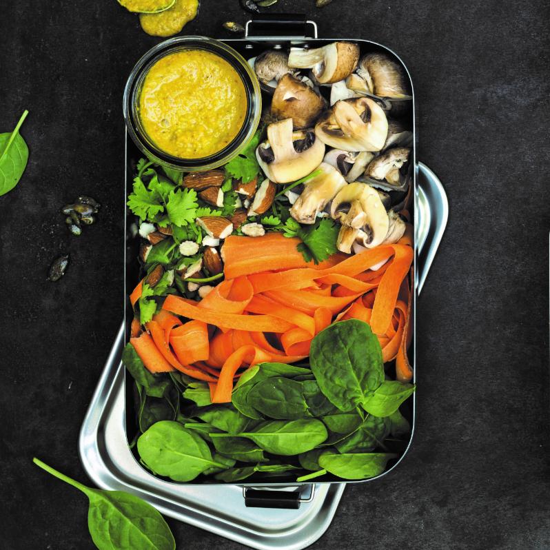 Salată cu dressing de cocos