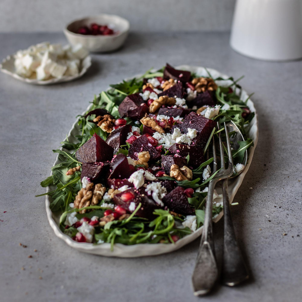 Salată cu sfeclă roșie, rucola și brânză feta
