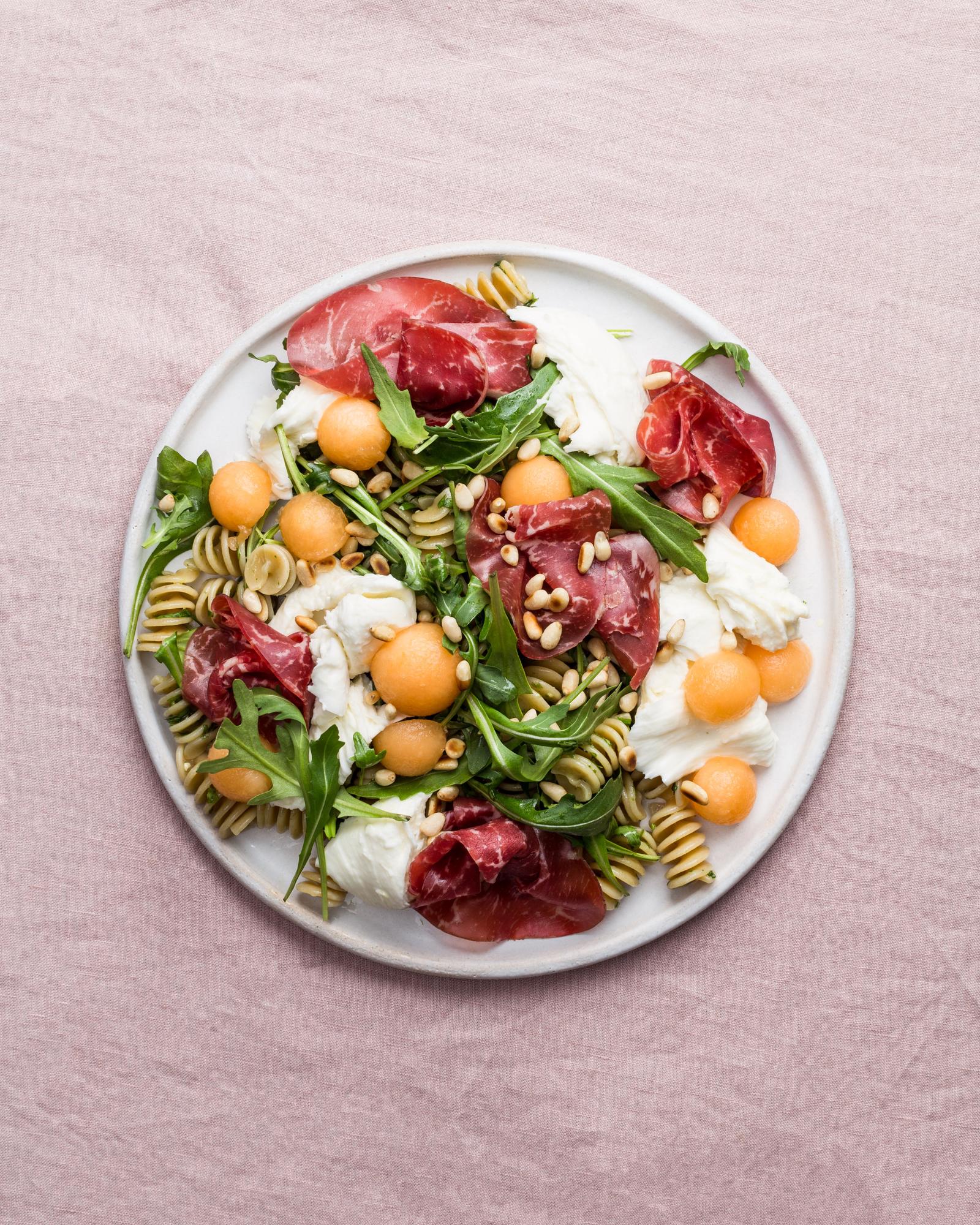 Salată cu bresaola și pepene galben