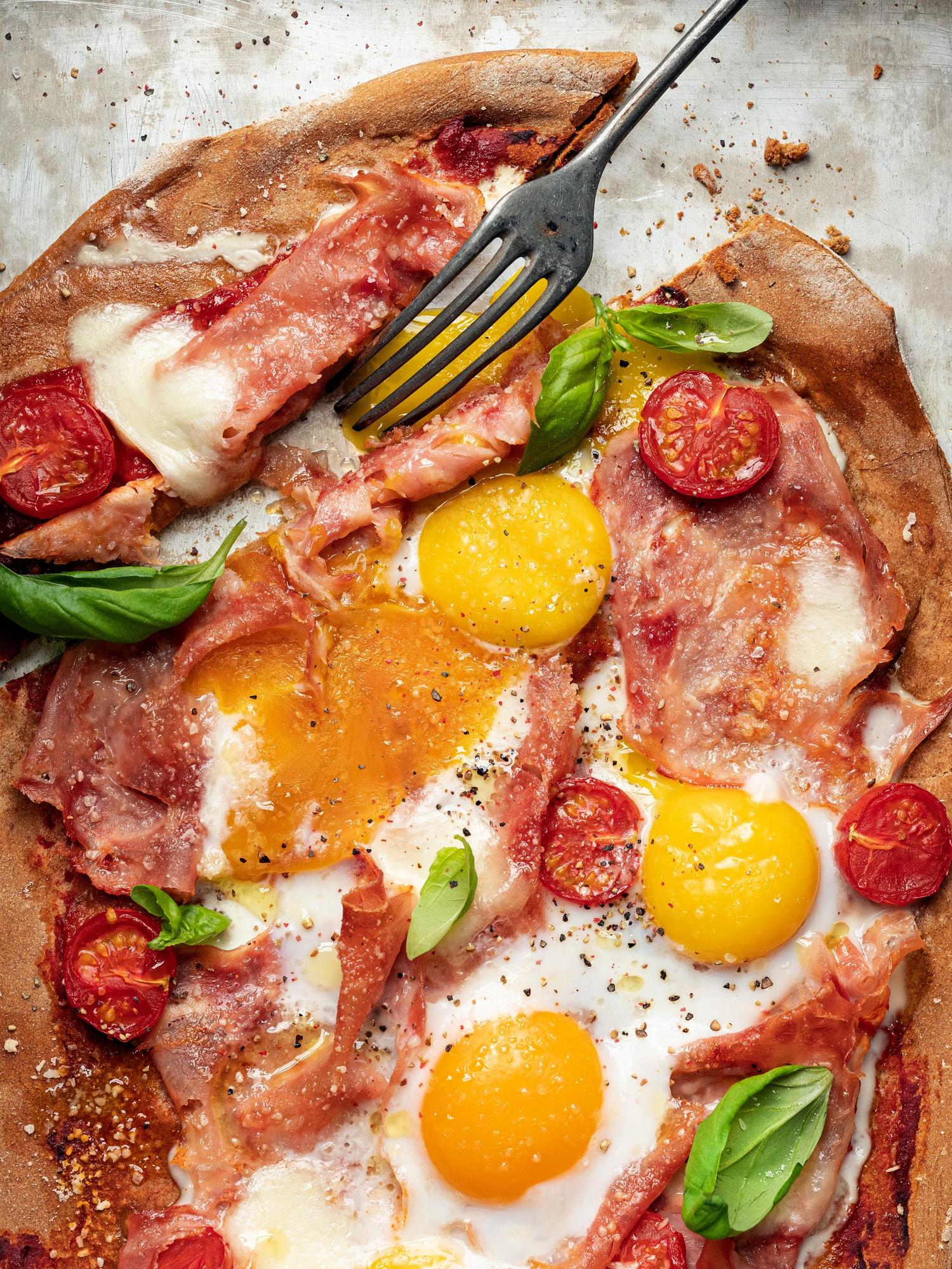 Pizza pentru mic dejun cu ouă
