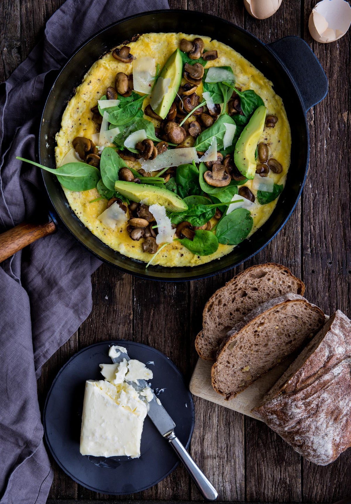 Omletă cu spanac și ciuperci champignon