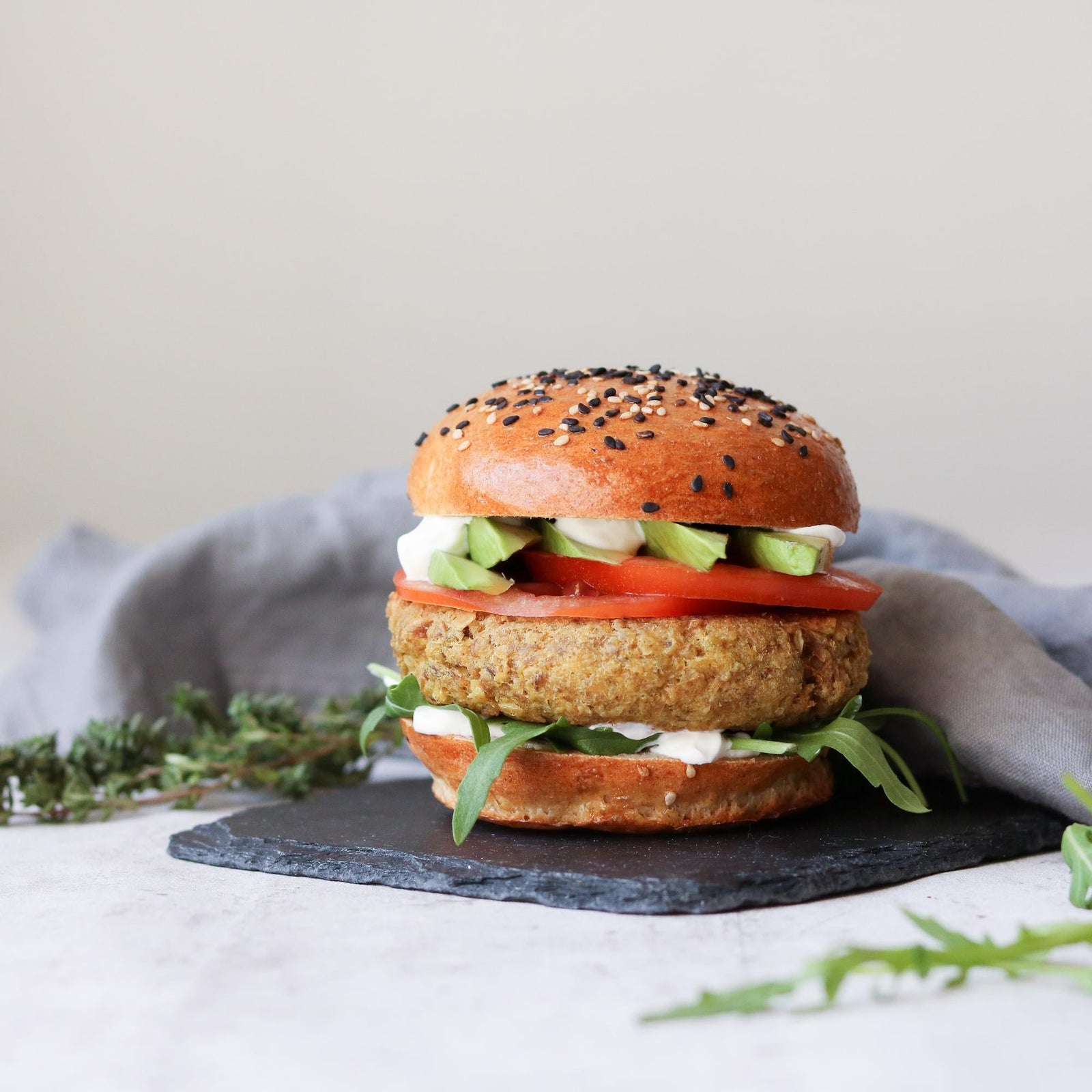 Hamburger cu ton