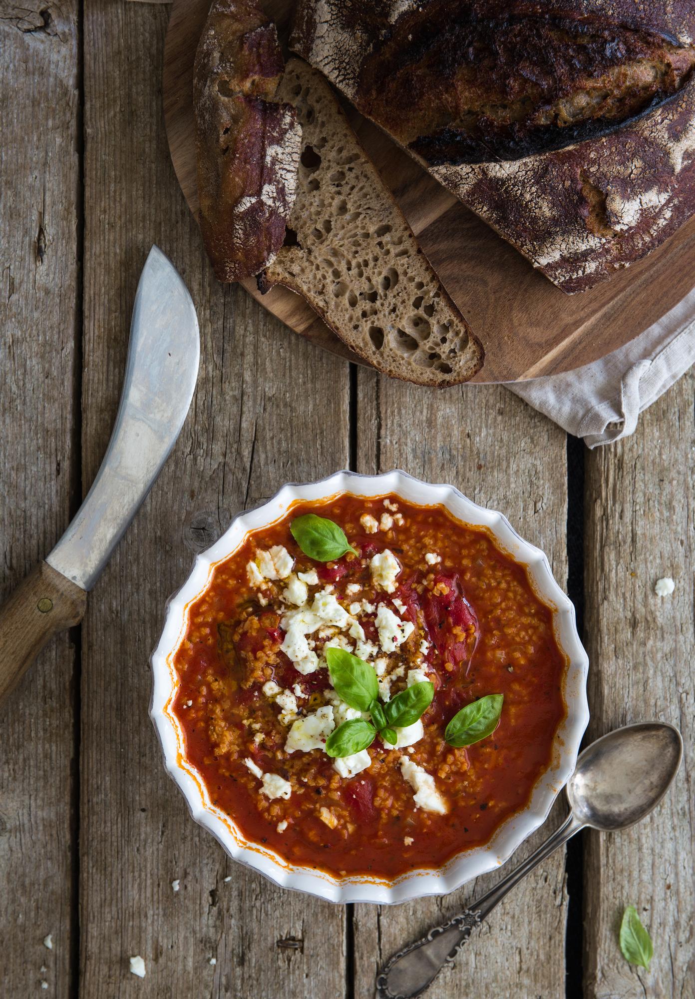 Supă de roșii cu bulgur și feta