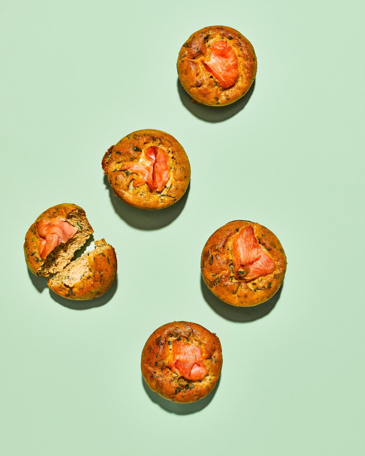 Muffins cu ouă, spanac și somon afumat