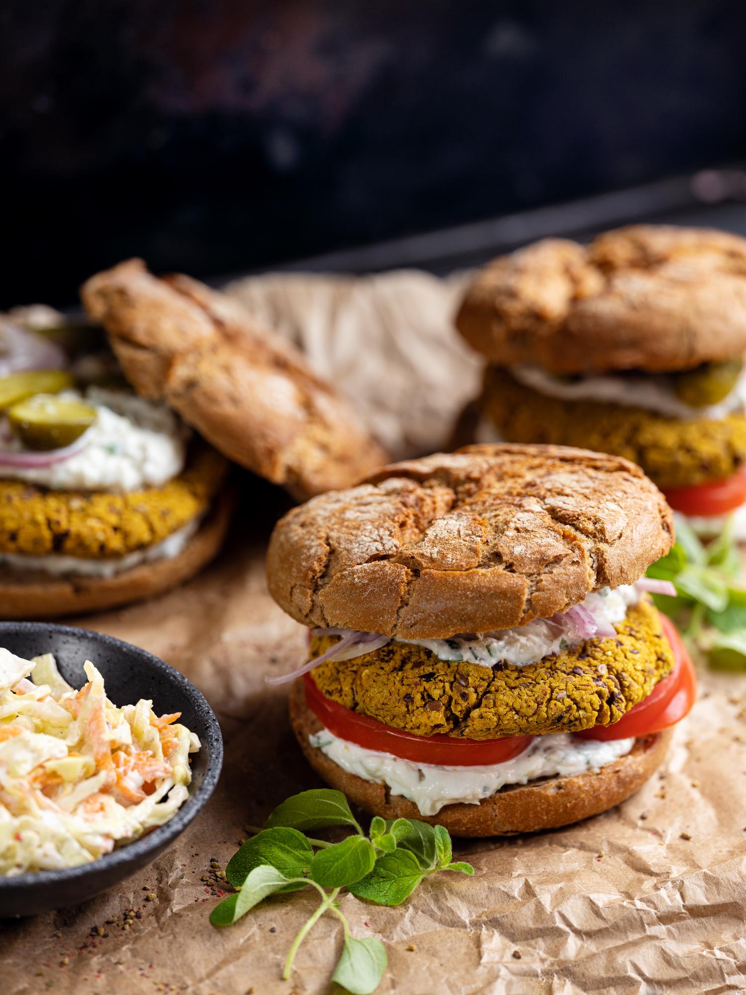 Hamburger vegetarian din fasole și năut