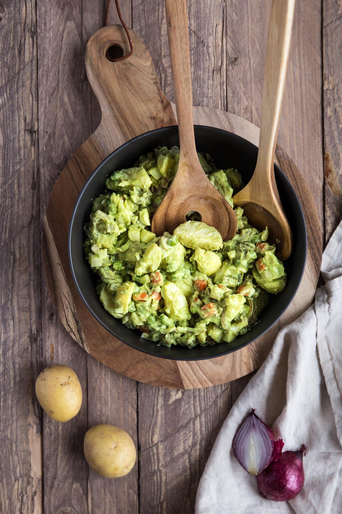 Salată de Crăciun cu maioneză de avocado