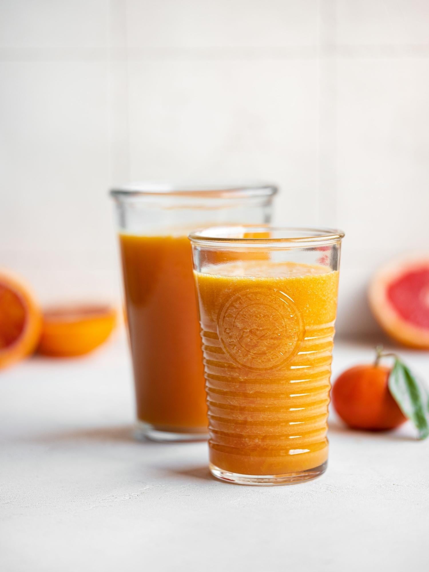 Smoothie vitaminic cu citrice și curcuma