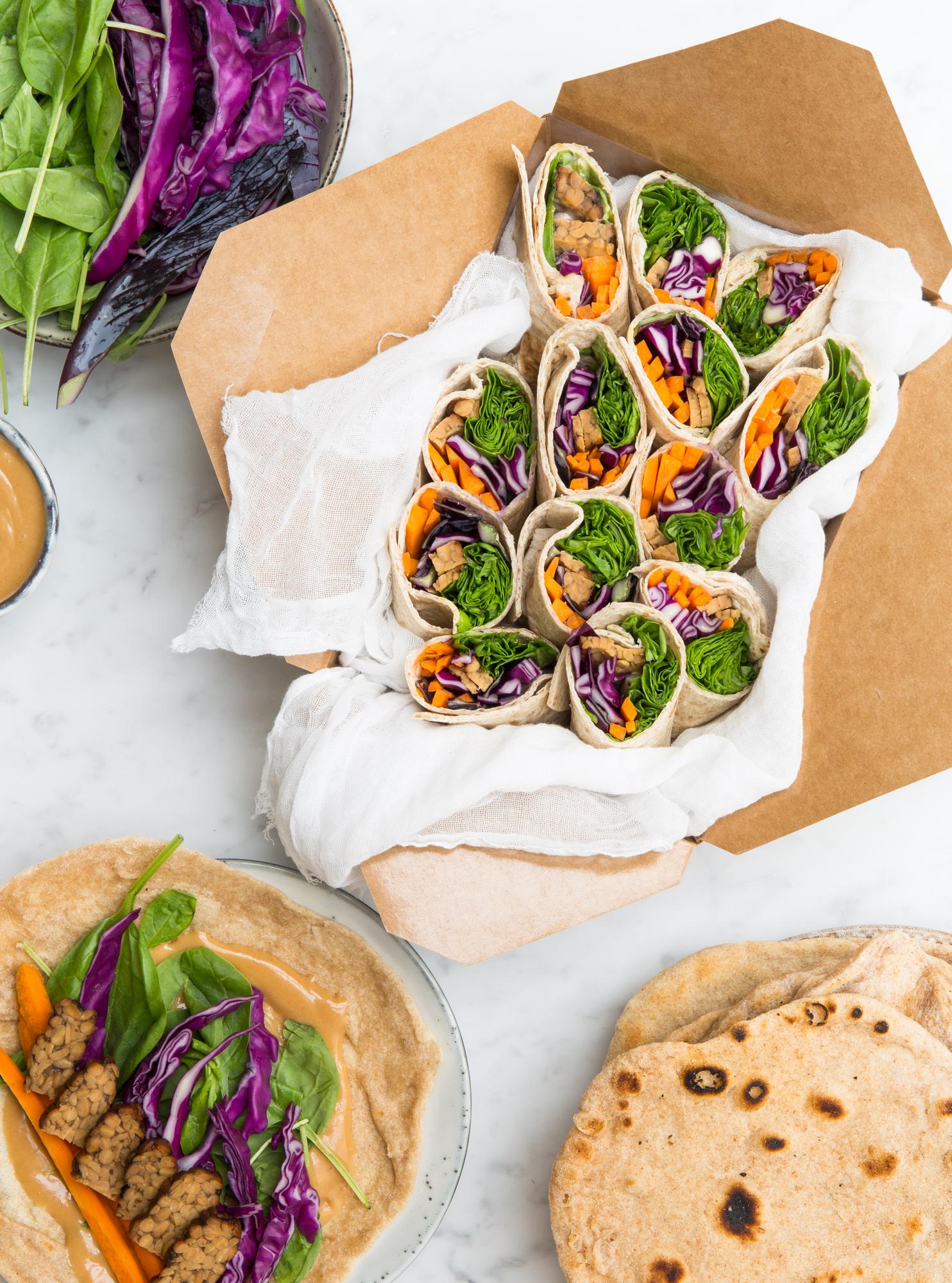 Wrap cu tempeh și dressing de arahide