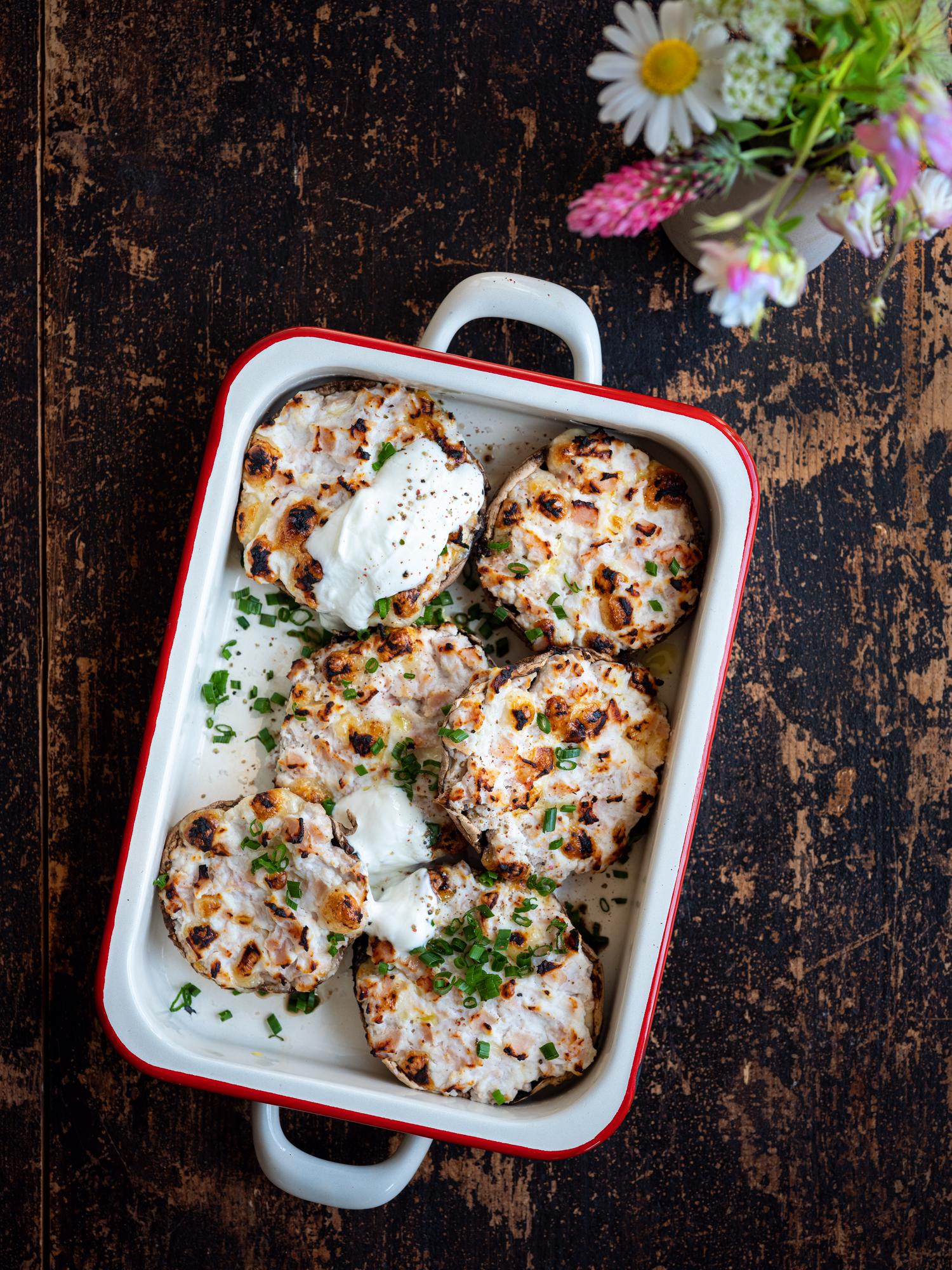 Ciuperci umplute cu șuncă, mozzarella și ricotta