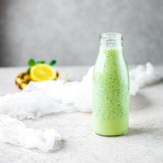 Băutură cu semințe de chia și ceai matcha